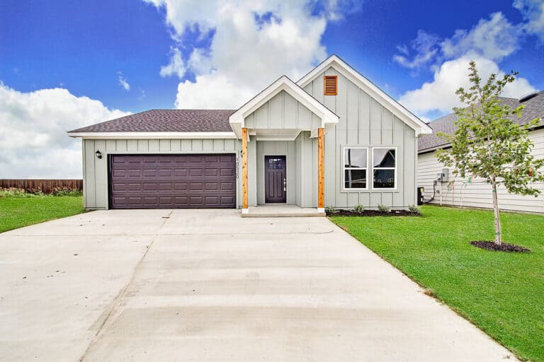 Front of 10520 Ruffin DR, Fort Worth