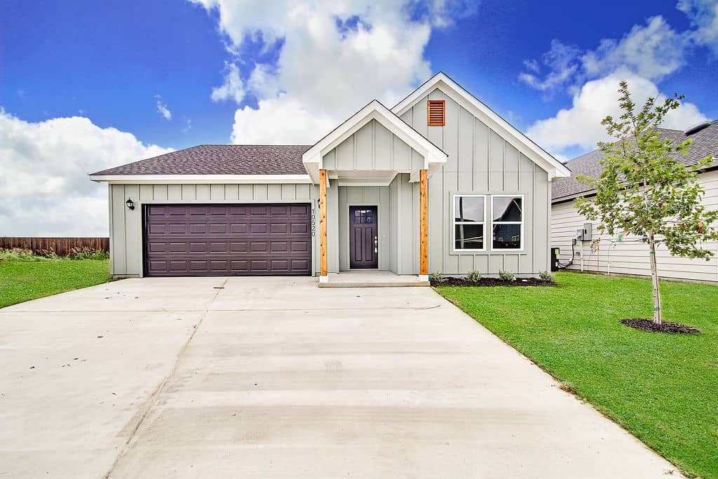 Front of 10520 Ruffin DR, Fort Worth