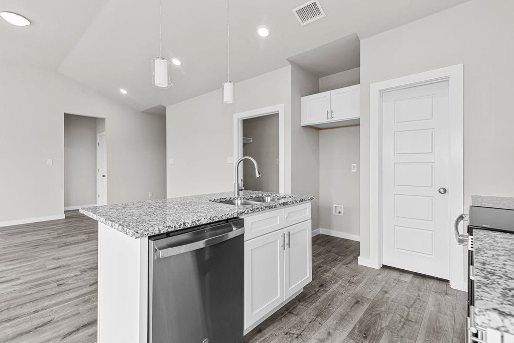10520 Ruffin DR, Fort Worth, view 08