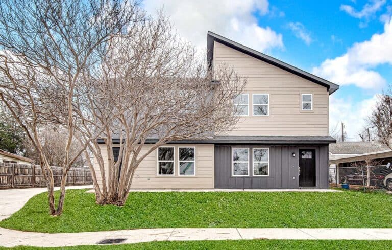 Front of 3325 Eastland St, Fort Worth