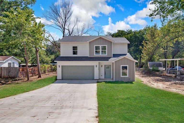 Front of 620 Alameda Rd, Azle